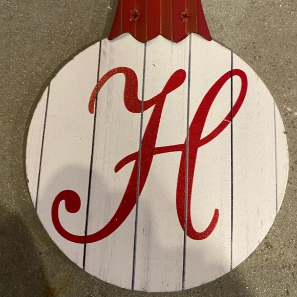 New H monogram round rustic ornament - Picture 3 of 3